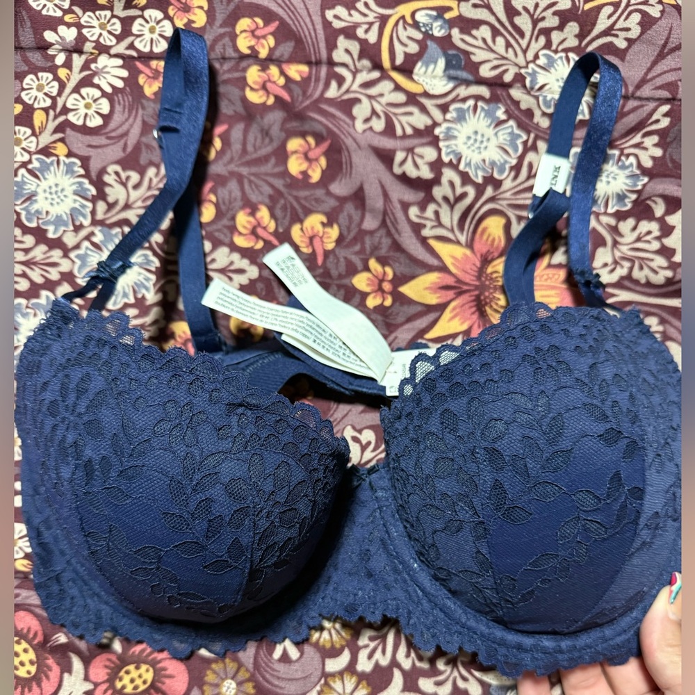 New!!🆕 Victoria secret Lace Navy Blue Push bra 36C